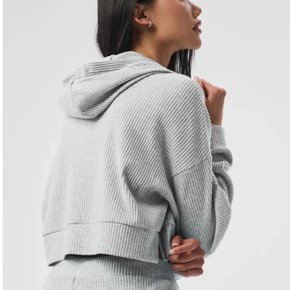 Alo Yoga Muse Hoodie, Size X-Small, Athletic Heather Grey - Picture 4 of 9